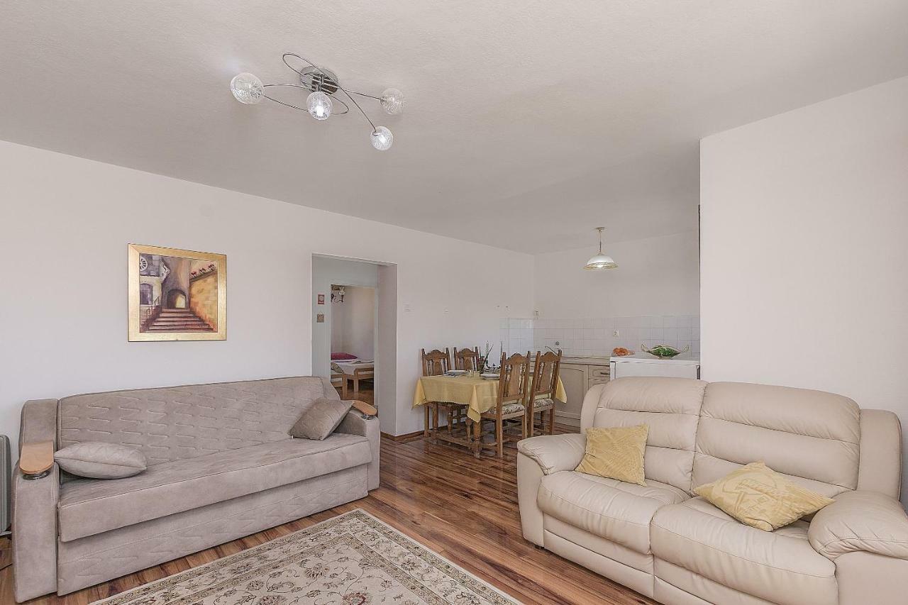 Apartment Nansy Omiš Kültér fotó