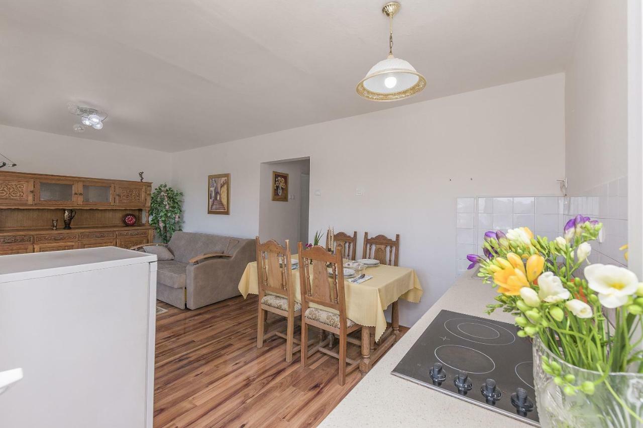 Apartment Nansy Omiš Szoba fotó