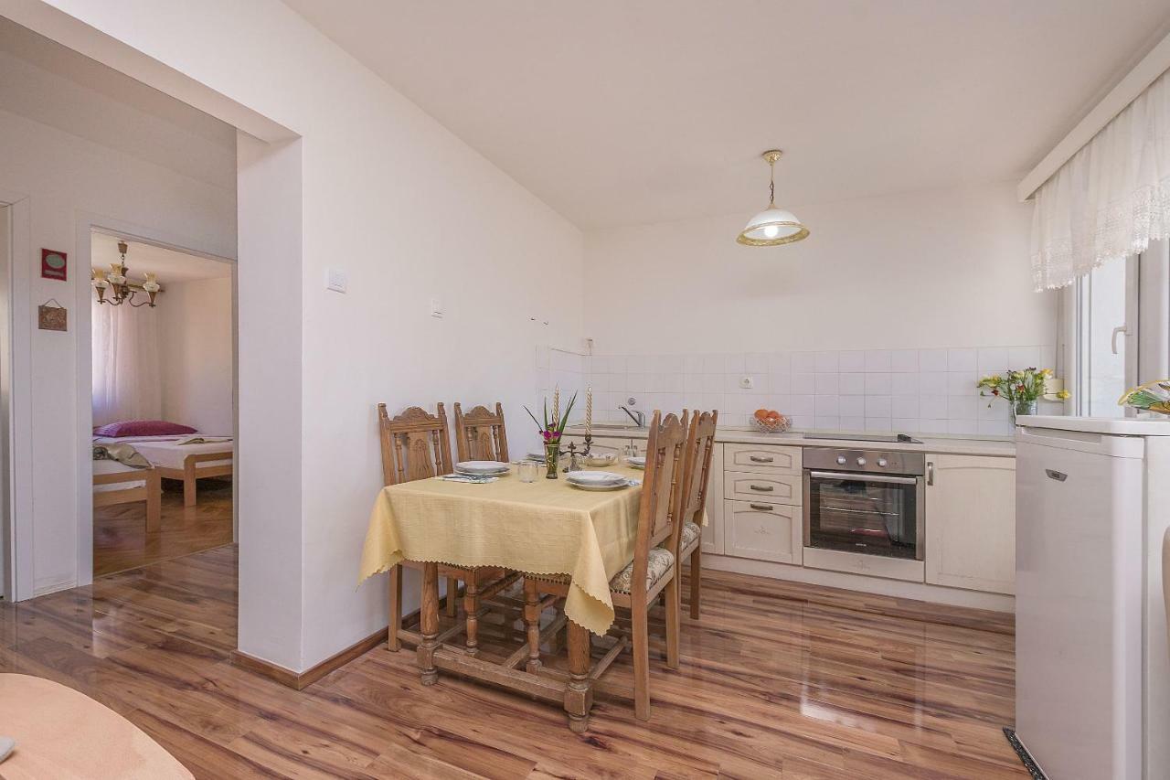 Apartment Nansy Omiš Szoba fotó